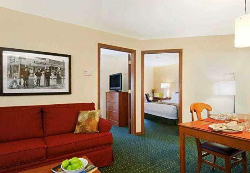 Towneplace Suites By Marriott Brookfield Bagian luar foto